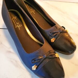 NEW SOFT STYLES LADIES FLATS S 7 1/2 M